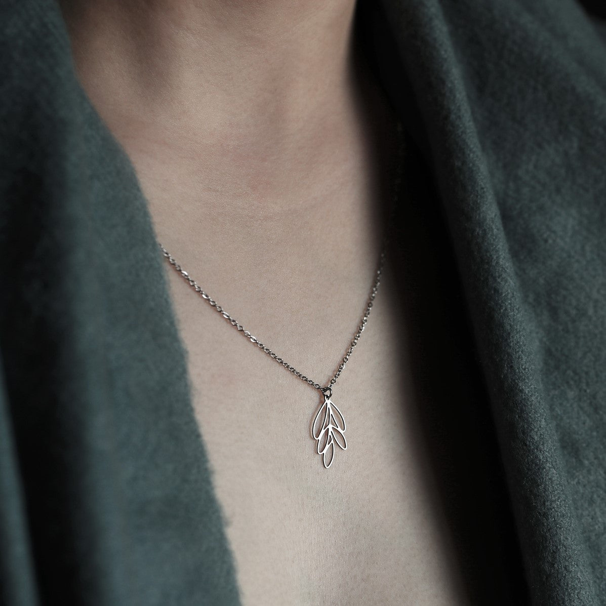 necklace_pendant_Moorigin_leafy_silver_plated_stainless_steel_made_in_Taiwan_nature_inspired_jewellery