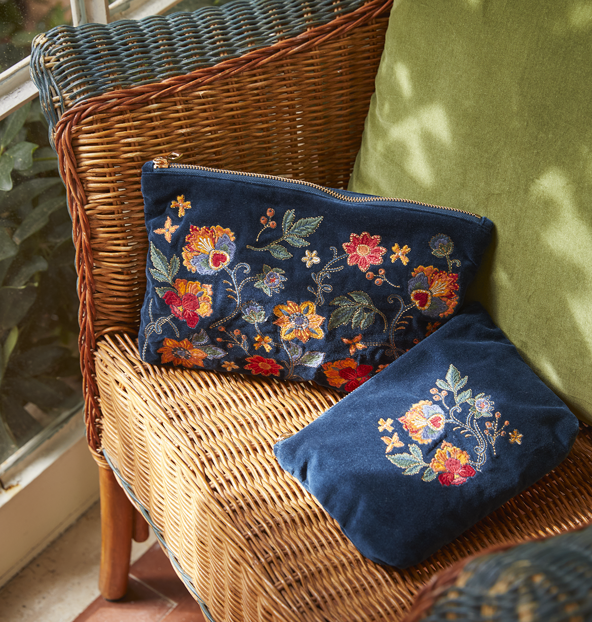 Elizabeth Scarlett Botanical Garden Everyday Pouch