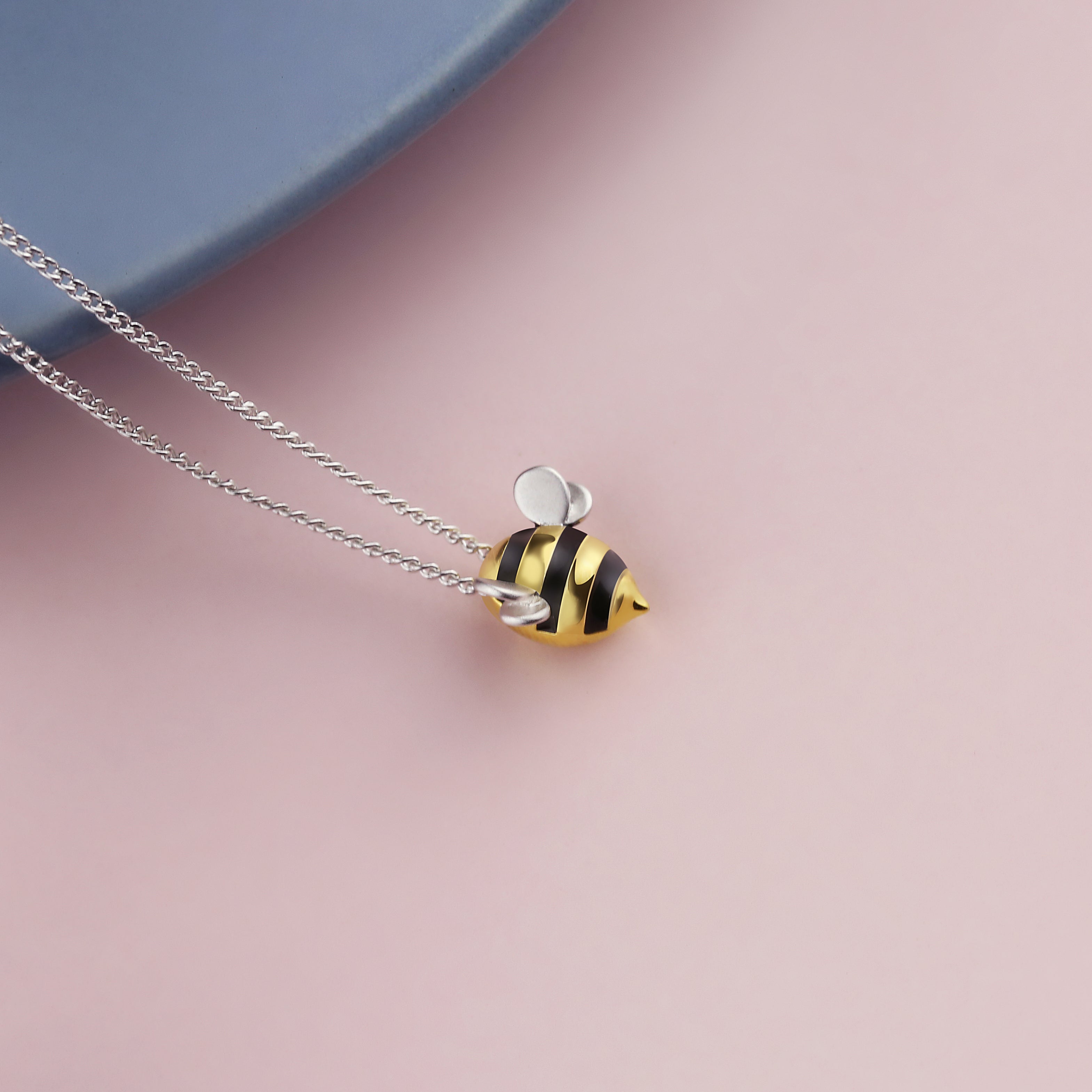 Shi Kou Er Jiong - Bumble Bee Necklace