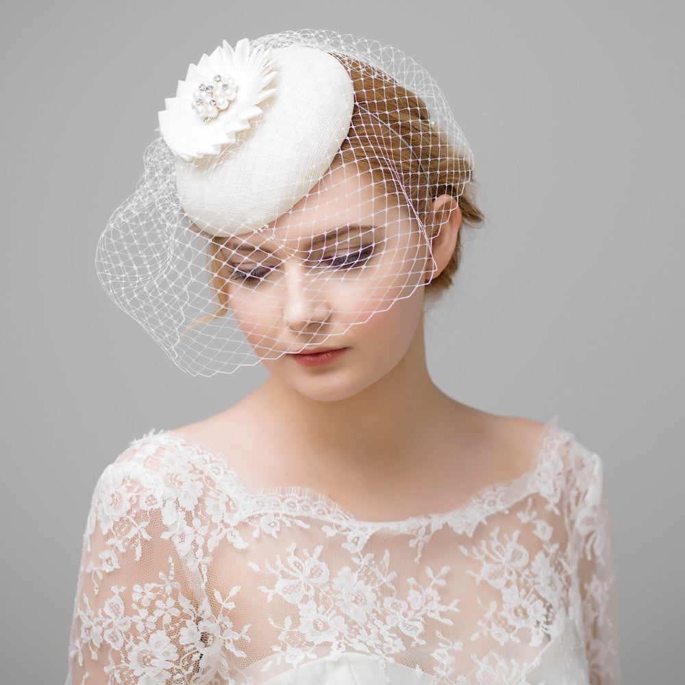 Cersei' 1950's Birdcage Veil Fascinator