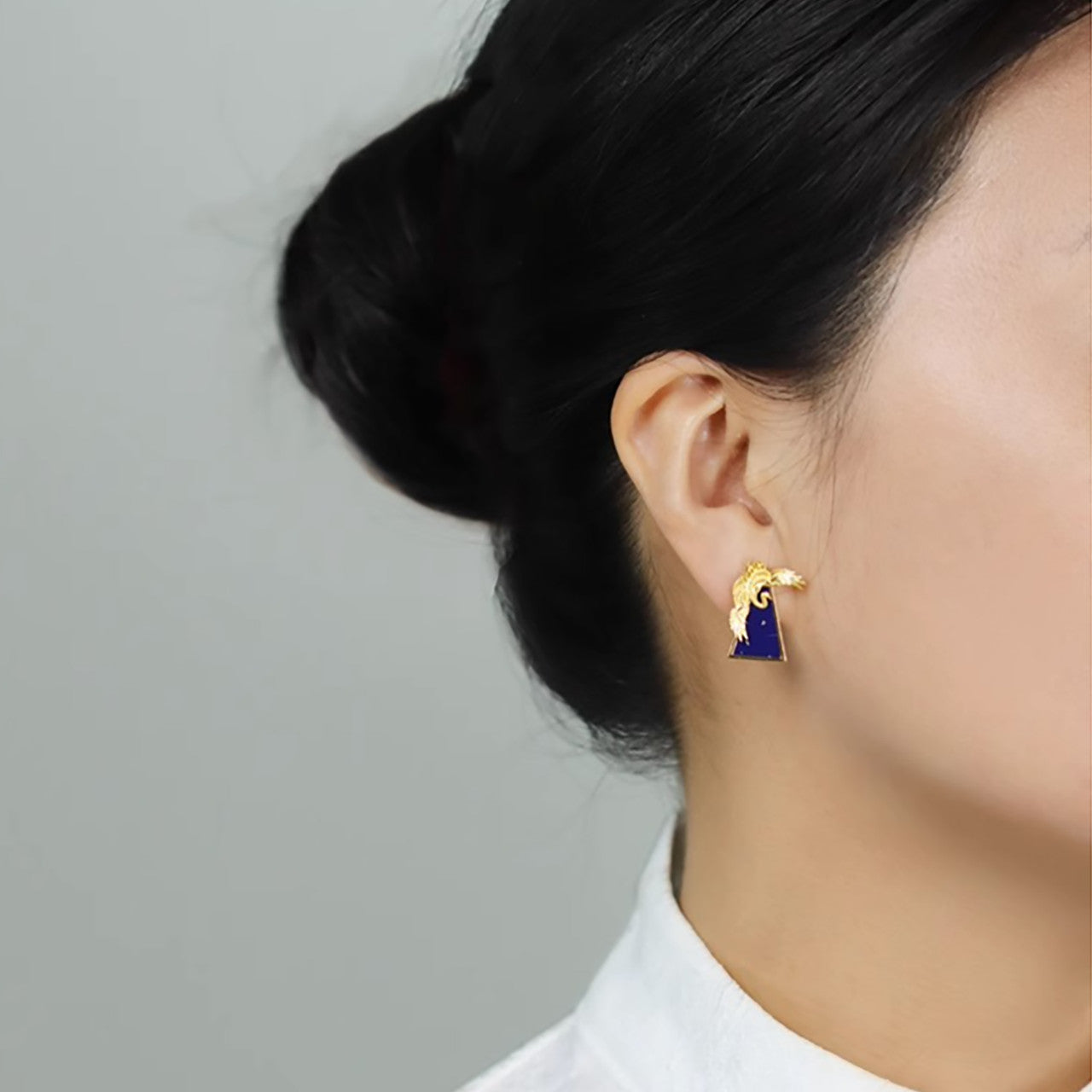 Botanic_garden_earrings_studs_sterling_silver_artificial_lapis_crane_bird_gold_plating