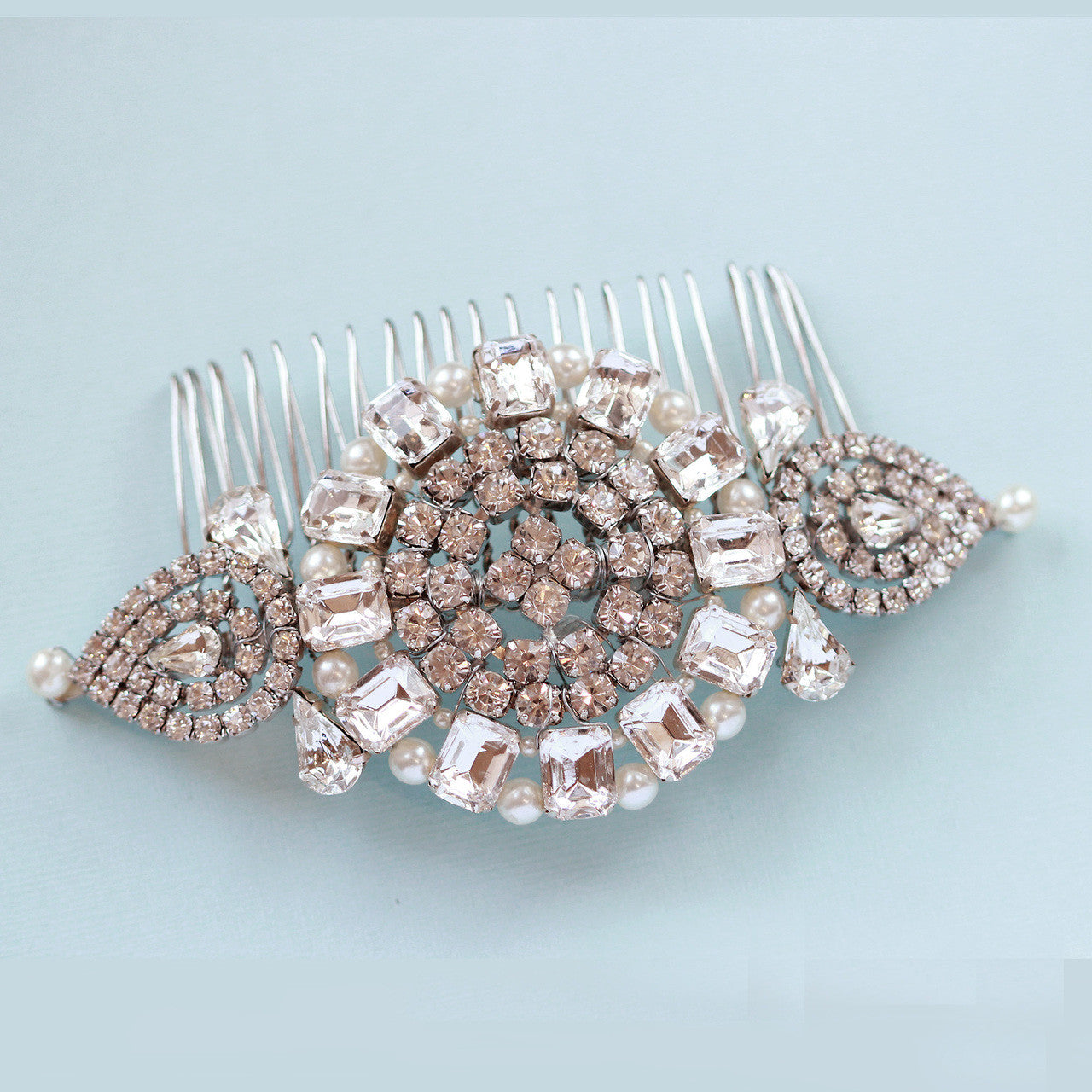 Ainsley_mirrada_templton_art_deco_round_dric_diamante_bridal_wedding_hair_comb_hairstyle__7_scotland