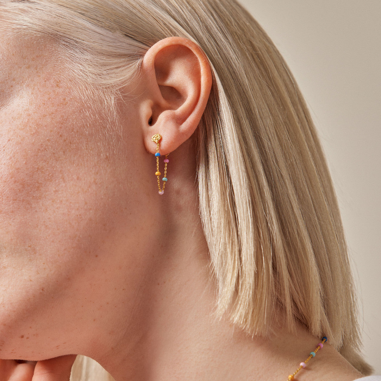 enamel_copenhagen_designer_jewellery_chain_earrings_drop_earrings_studs_earrings_gold_plated_sterling_silver_enamel_details