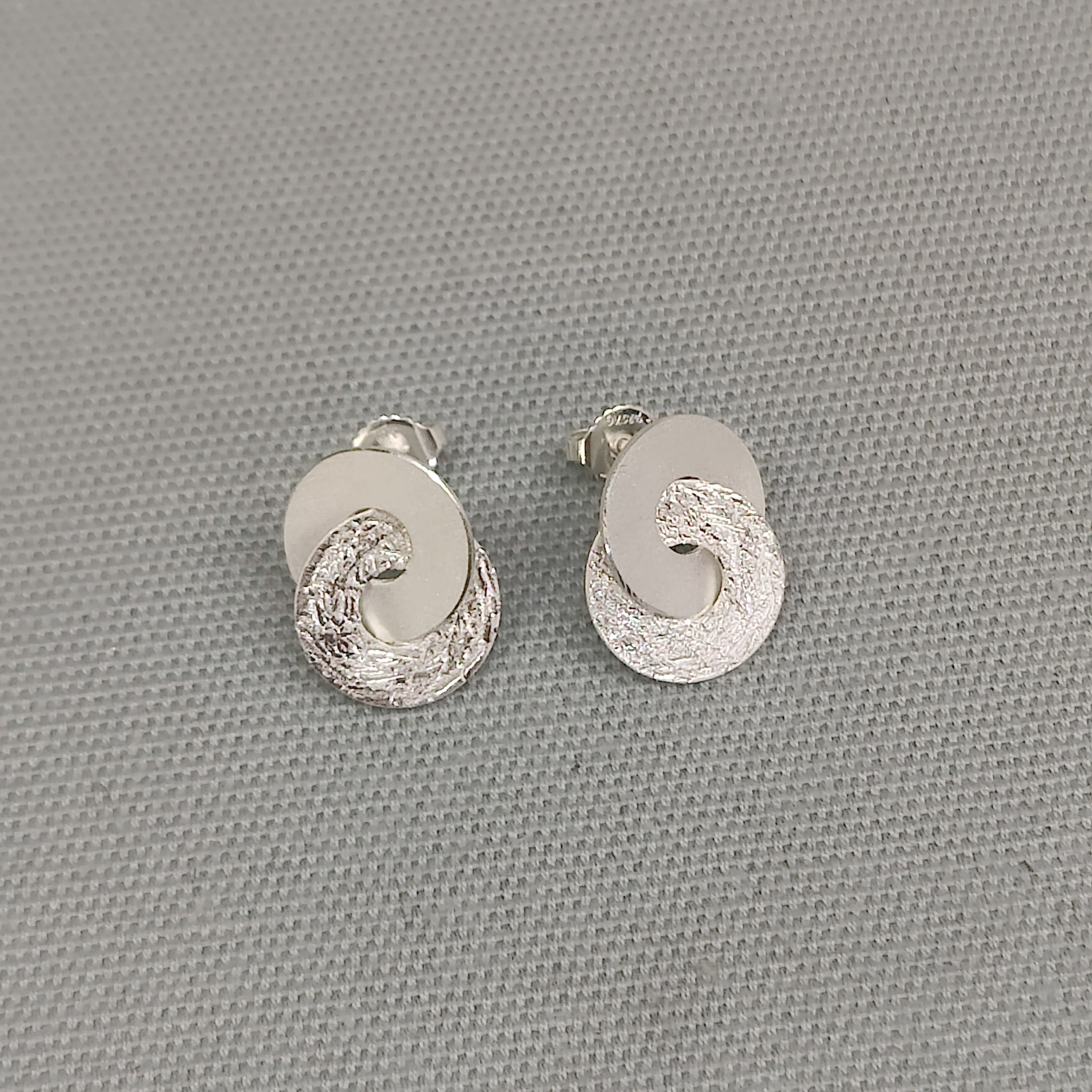 Sterling Silver Interlocking Textured Circles Stud Earrings