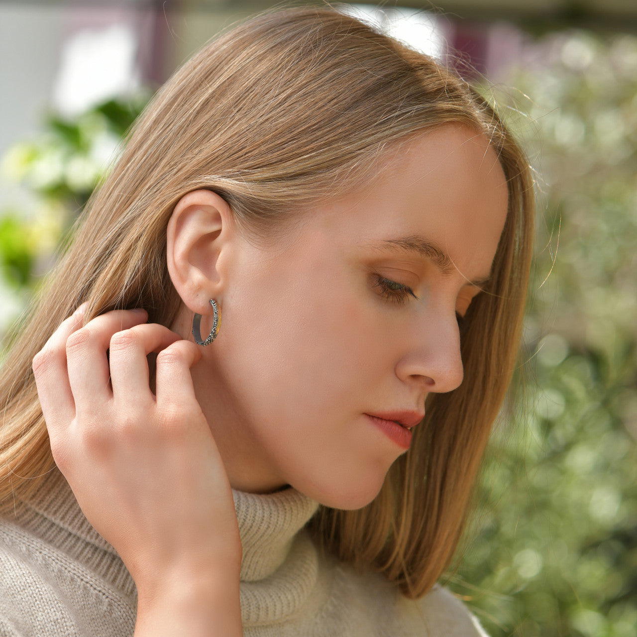 MarCucurella_handmade_jewellery_earrings_hoops_gold_plated_oxidised_sterling_silver_granulated_design_Spain