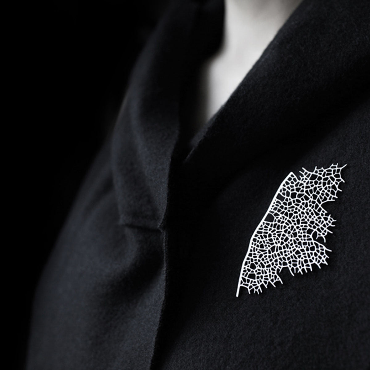 Moorigin_brooch_magnetic_skeleton_leaf_thin_silver_PVD_plating_stainless_steel_made_in_Taiwan_nature_inspired_jewellery