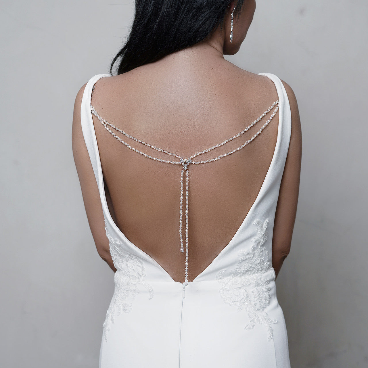 handmade_backdrop_necklace_wedding_dress_accessories_beads_pearls_extra_details_finishing_touch_bridal_accessories