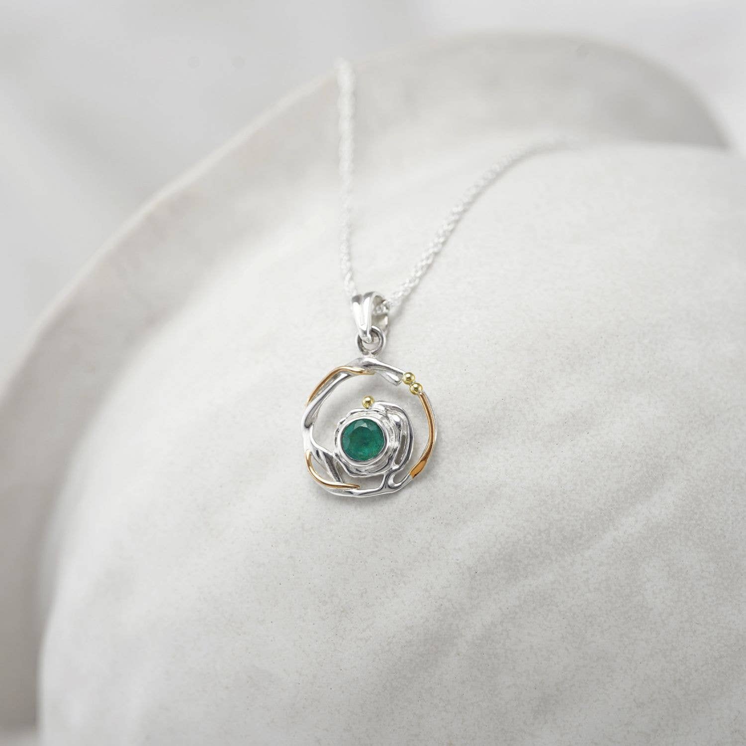 Handmade Circular Emerald Silver Pendant