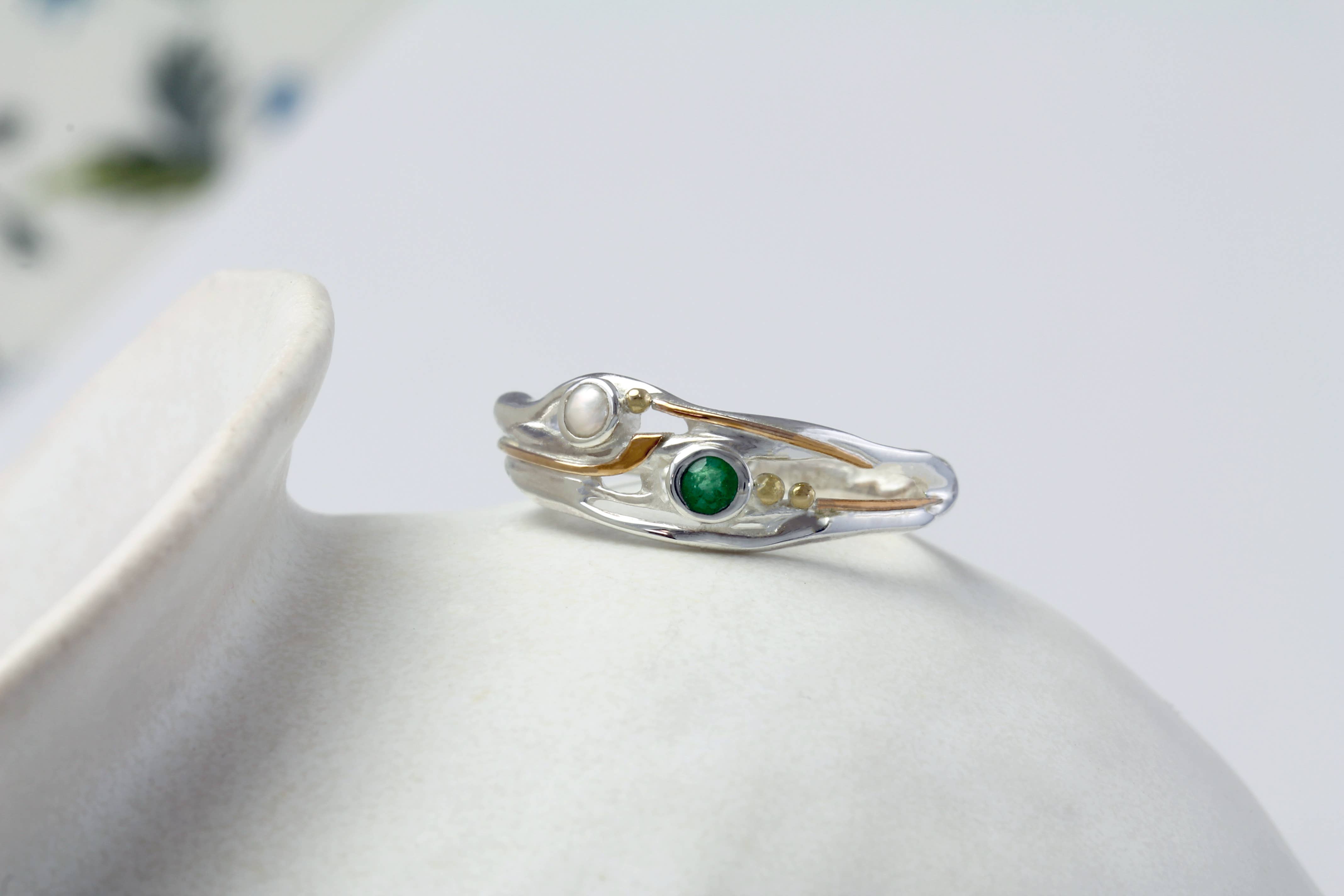 Handmade Emerald and Pearl Sterling Silver Ring: O
