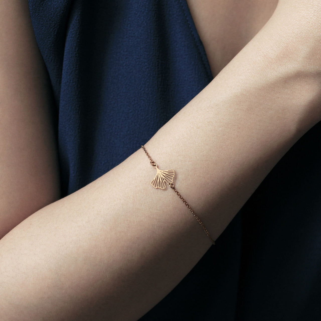 Moorigin_bracelet_bangle_gold_plating_PVD_plating_stainless_steel_ginkgo_leaf_delicate_made_in_Taiwan