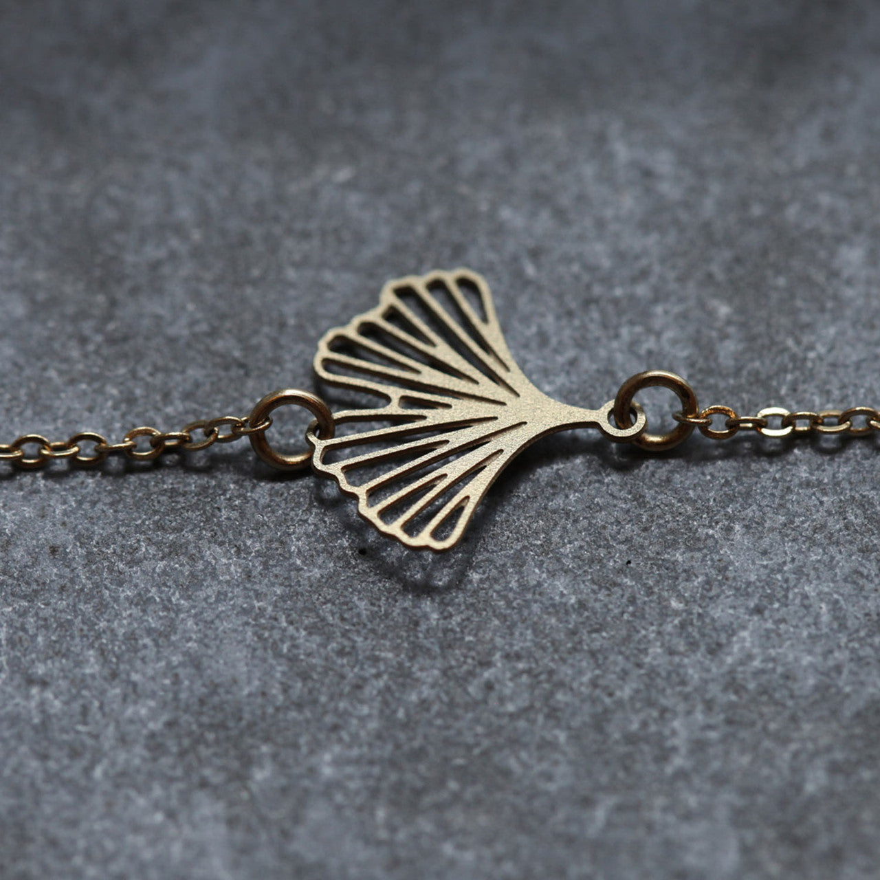 Moorigin_bracelet_bangle_gold_plating_PVD_plating_stainless_steel_ginkgo_leaf_delicate_made_in_Taiwan