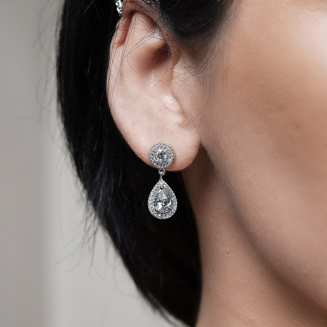 bridal_jewellery_bridal_accessories_earrings_teardrop_clear_circular_bridesmaids_jewellery_wedding_dangle
