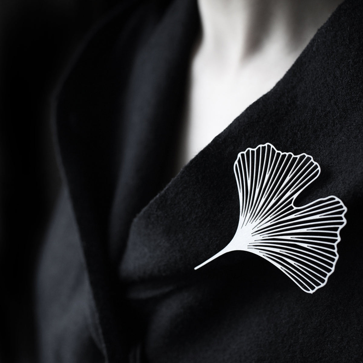 Moorigin_brooch_magnetic_delicate_silver_PVD_plating_stainless_steel_made_in_Taiwan_nature_inspired_gold_ginkgo
