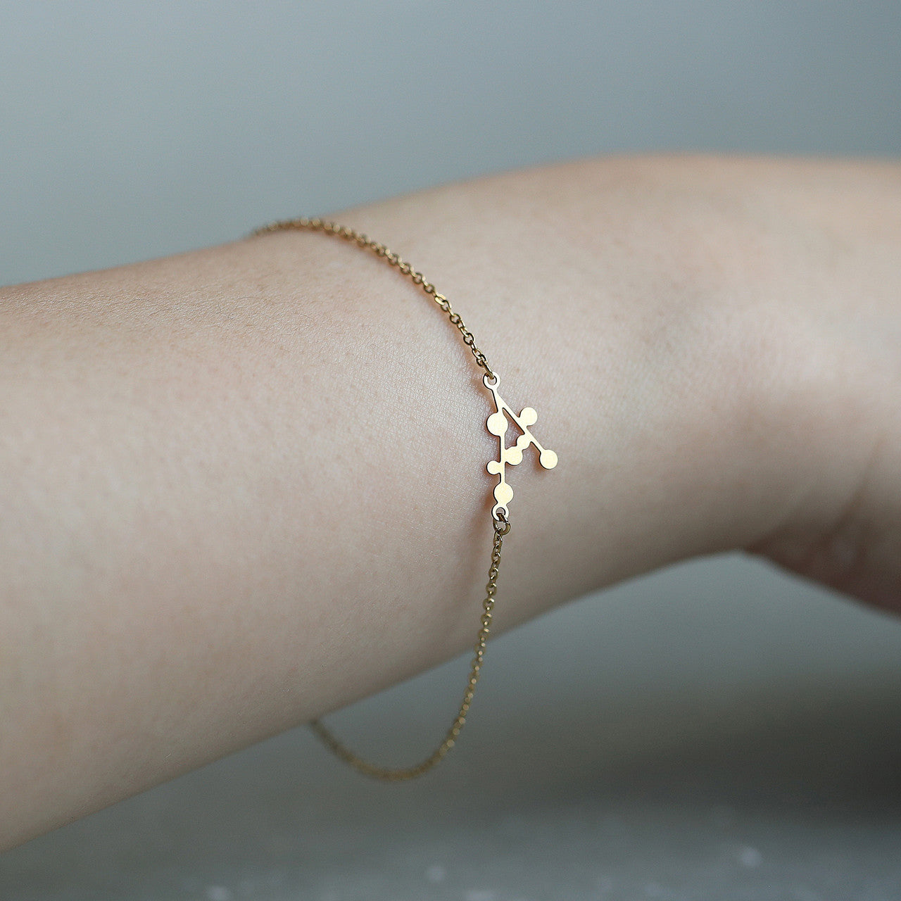 Moorigin_jewellery_bracelet_delicate_snow_days_gold_plating_stainless_steel_lightweight_jewellery