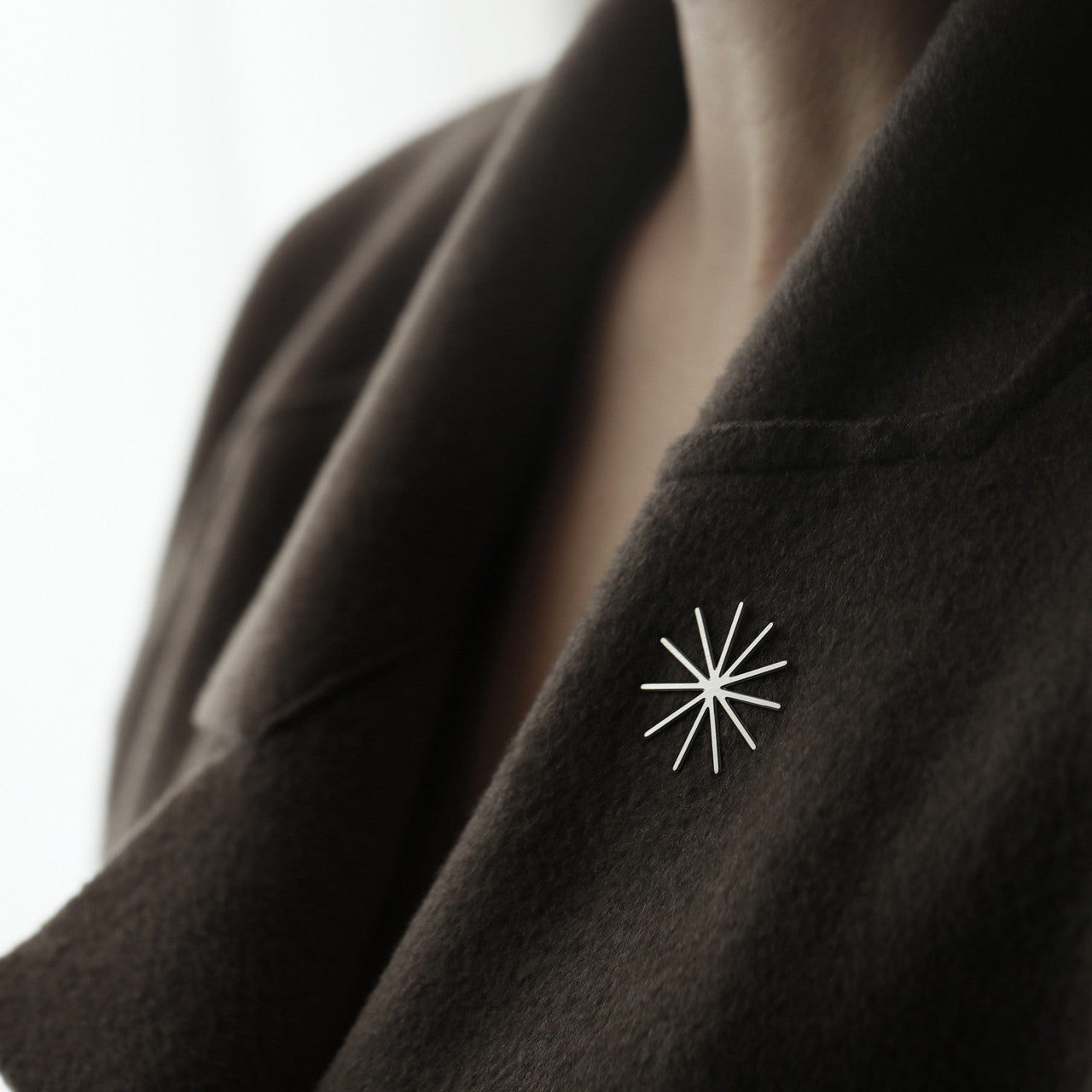 moorigin_made_in_Taiwan_stainless_steel_paper_reed_silver_snowflake_brooch_magnetic