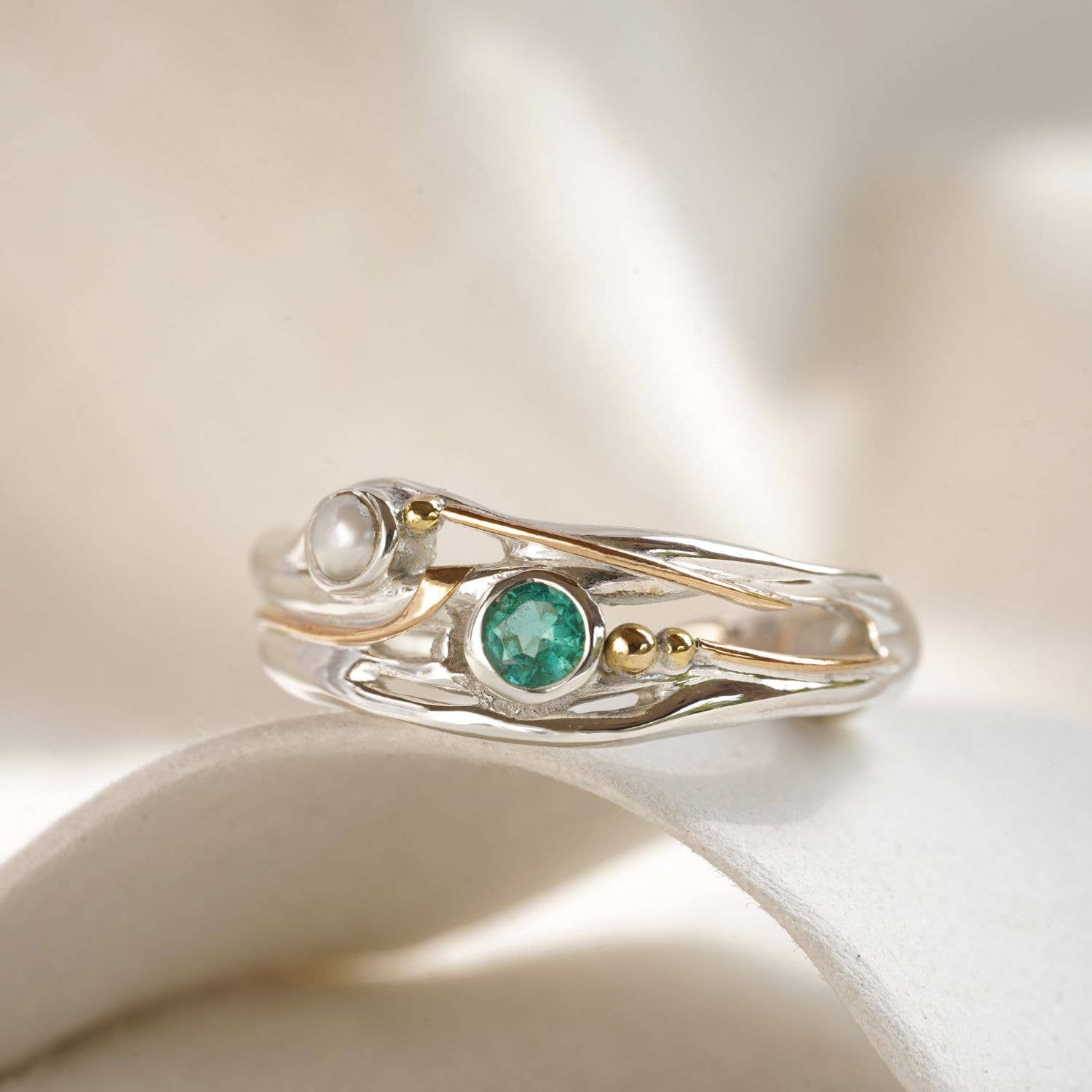 Handmade Emerald and Pearl Sterling Silver Ring: O