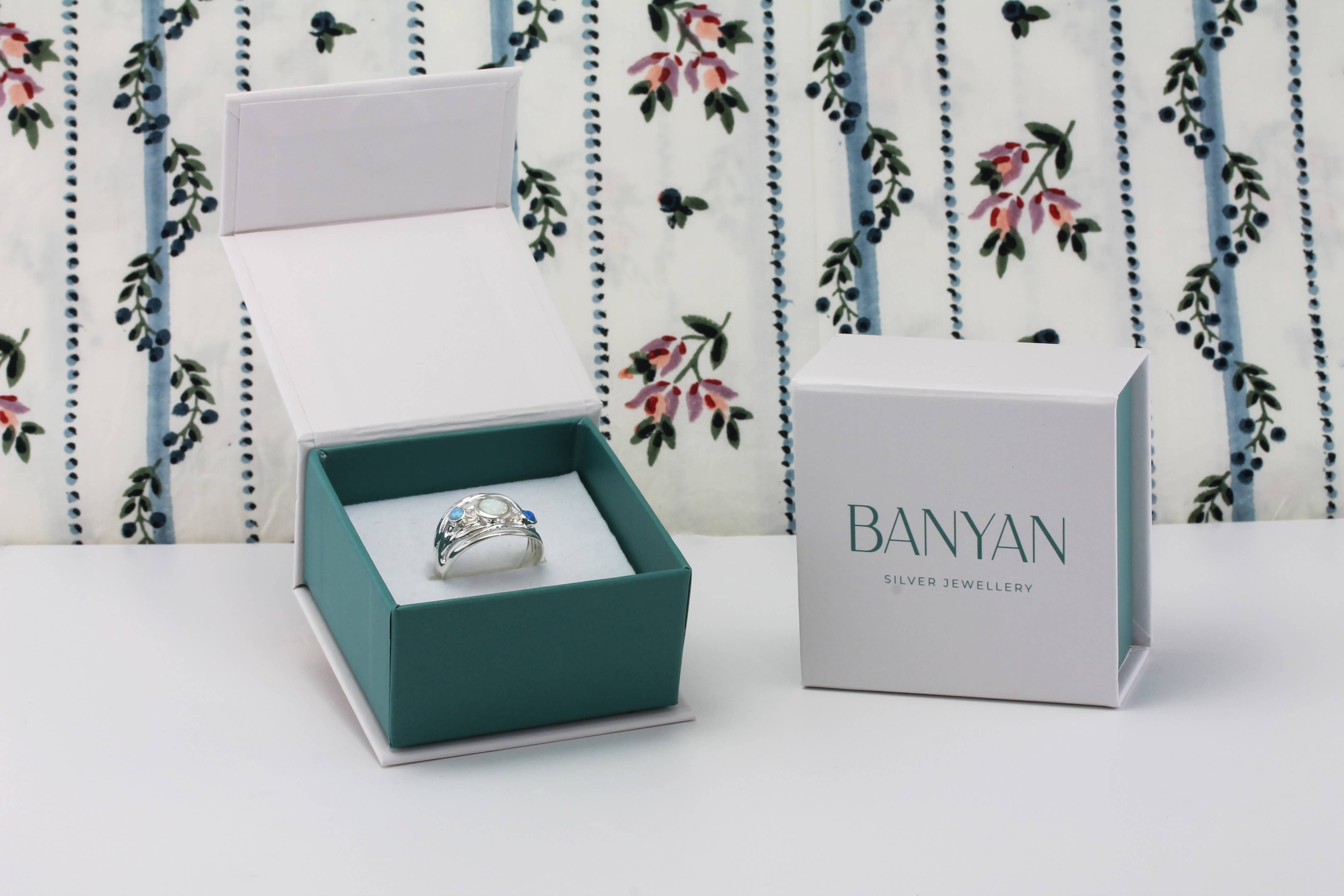 Handmade Emerald and Pearl Sterling Silver Ring: O