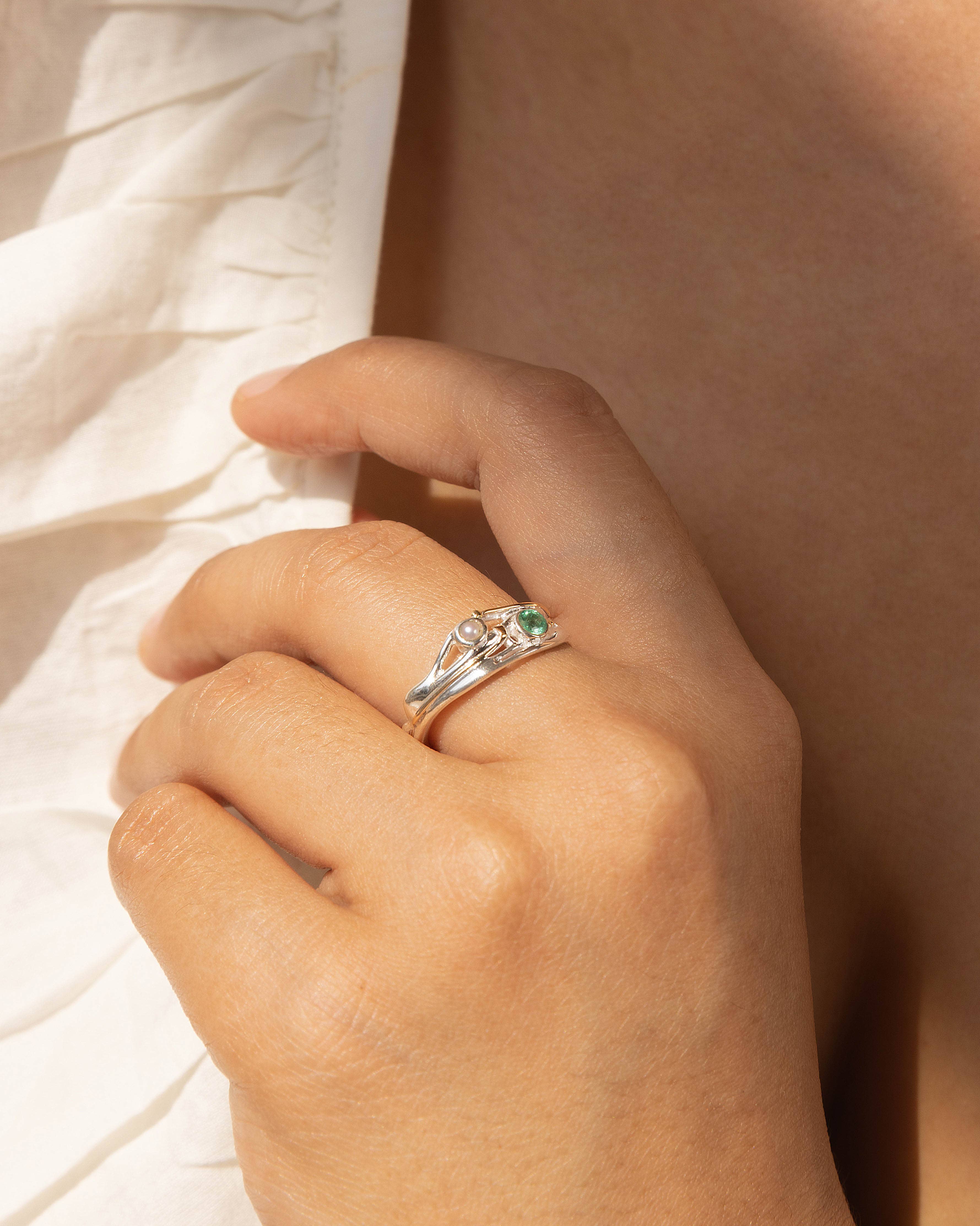Handmade Emerald and Pearl Sterling Silver Ring: O