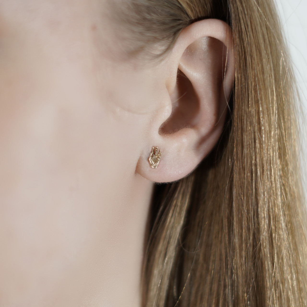 Fraser_Hamilton_handmade_jewellery_earrings_studs_hands_tiny_small_pair_of_hands_14k_yellow_gold_sculptural_jewellery