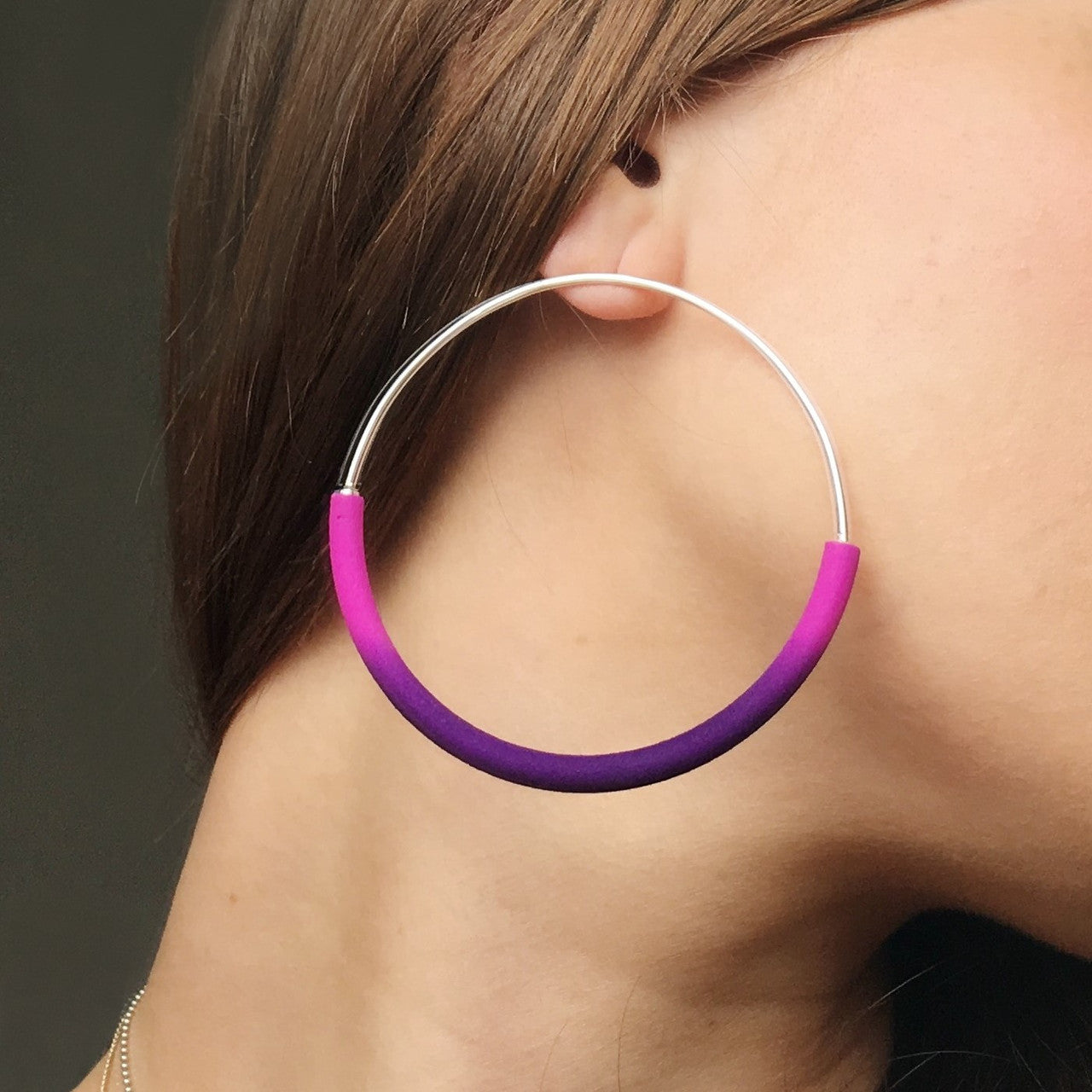 Eve_Balashova_handmade_jewellery_3D_printed_earrings_statement_mismatched_hoops_sterling_silver_nylon_pink_purple