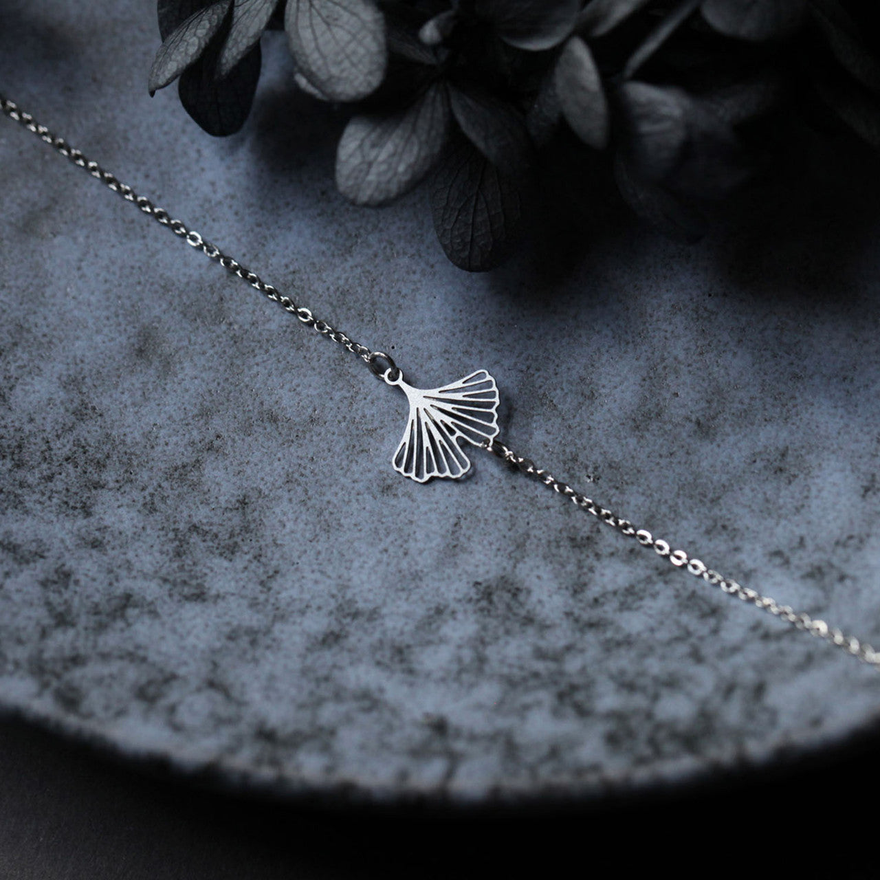 Moorigin_jewellery_bracelet_bangle_silver_PVD_plating_stainless_steel_ginkgo_leaf_delicate_made_in_Taiwan