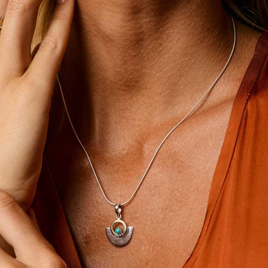 Sundar Fan Necklace