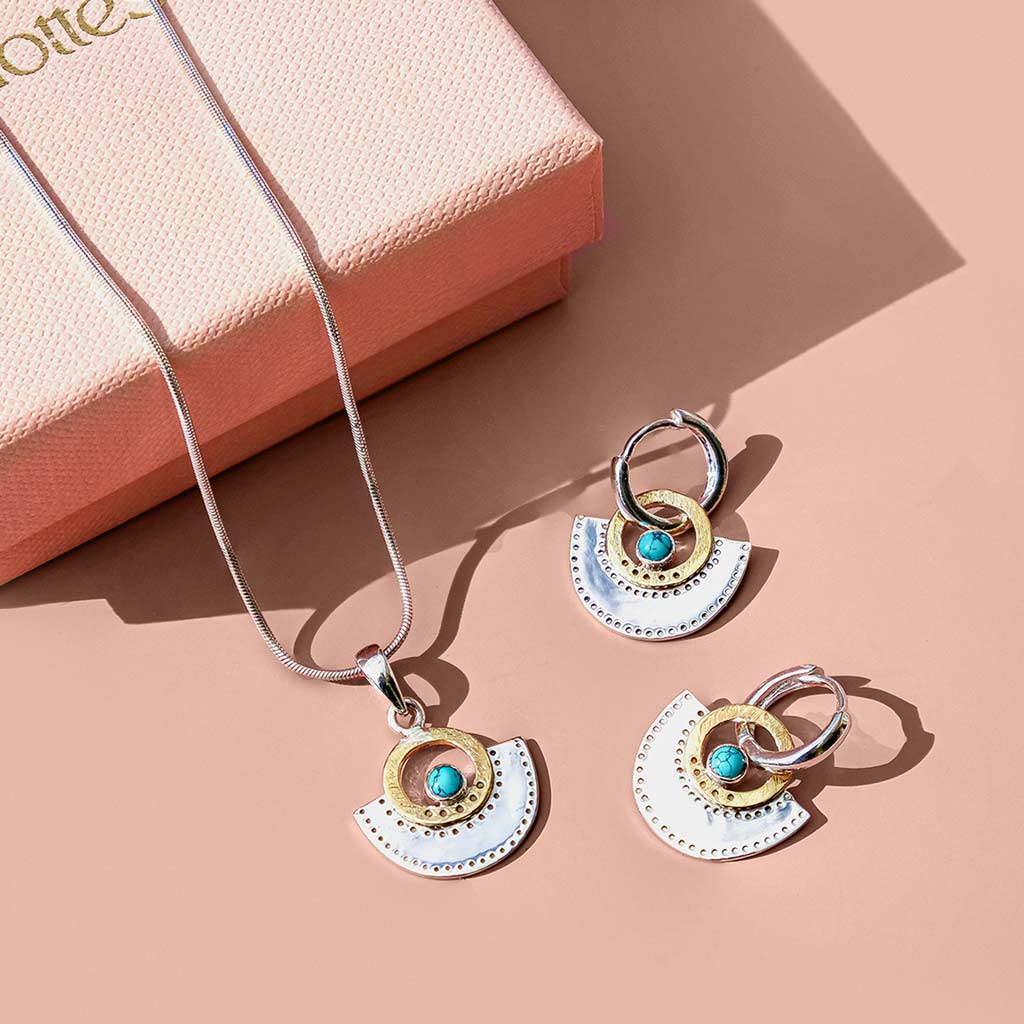 Sundar Fan Necklace