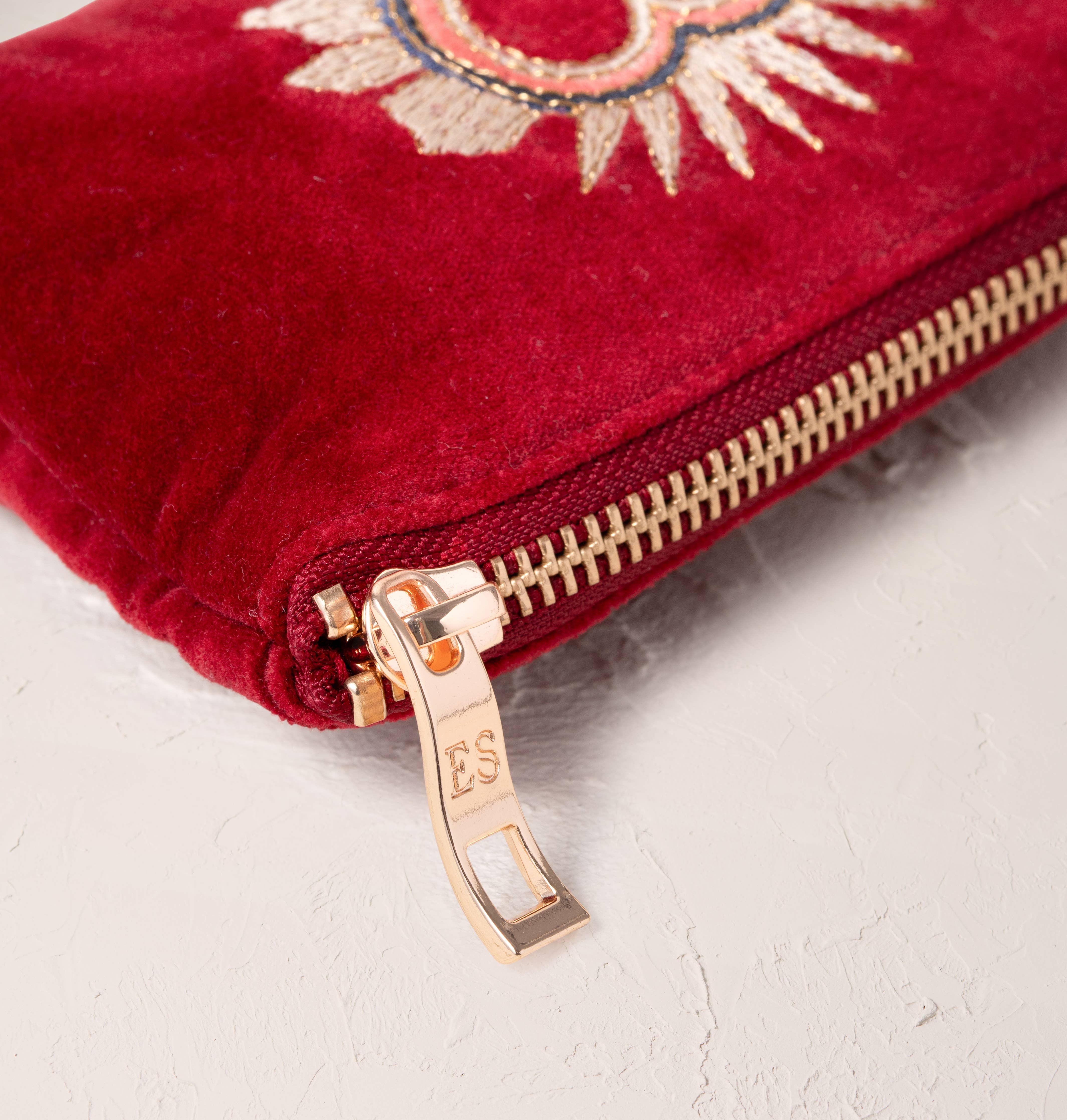 Elizabeth Scarlett - Enchanted Heart Coin Purse