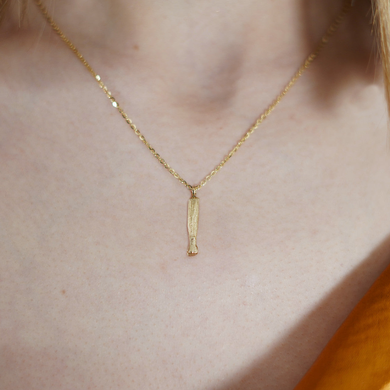 Fraser_Hamilton_handmade_jewellery_necklace_9k_gold_raised_fist_London_sculptural_jewellery