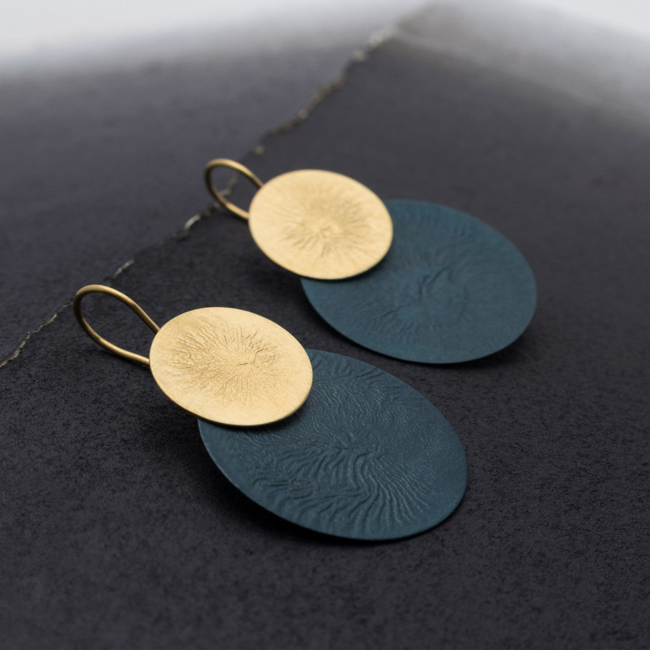 deco_echo_poland_handmade_hook_earrings_drop_gold_plating_turquoise_paint_circles_textured