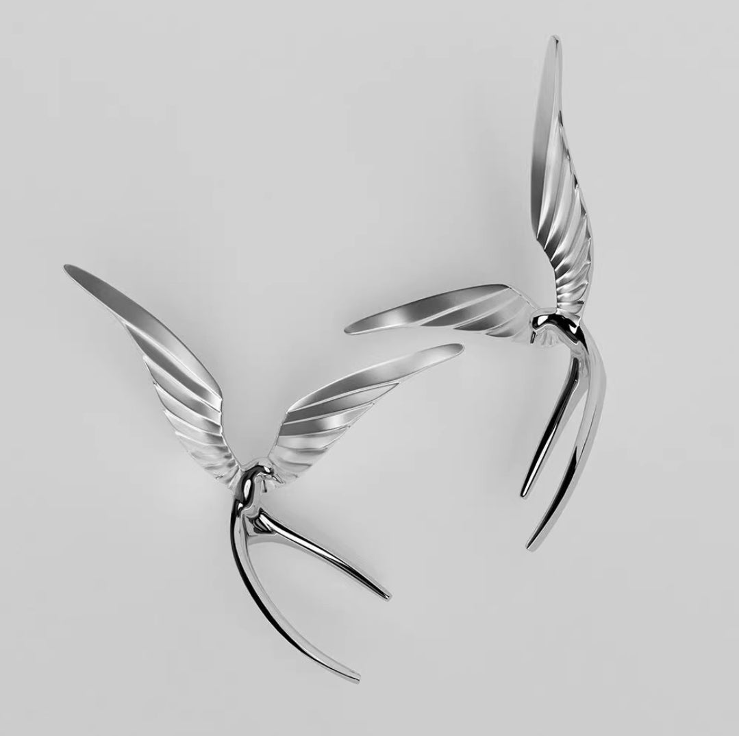 Shi Kou Er Jiong Large Flying Swallow Stud Earrings