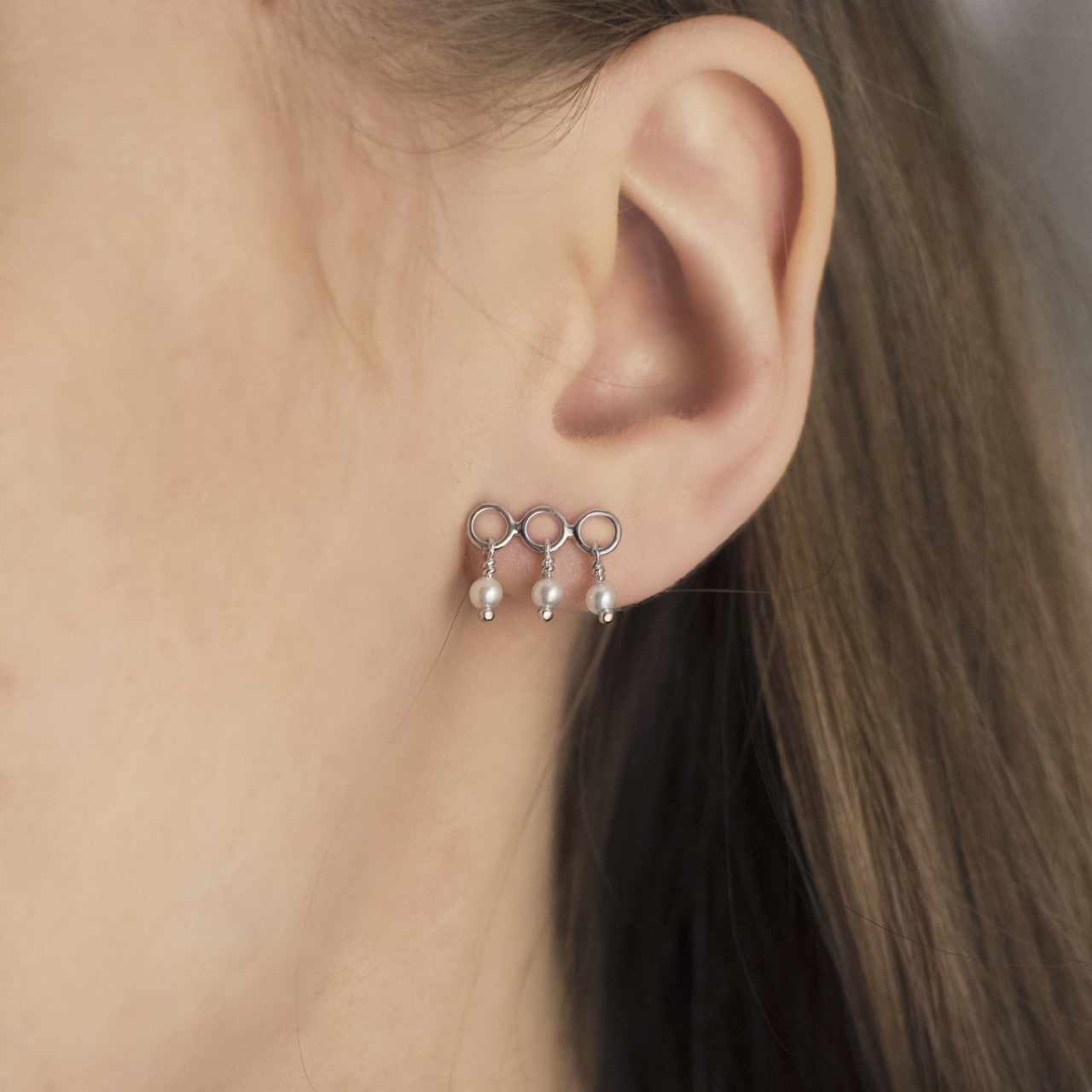 Hakuna_Japan_sterling_silver_circle_pearl_stud_earrings