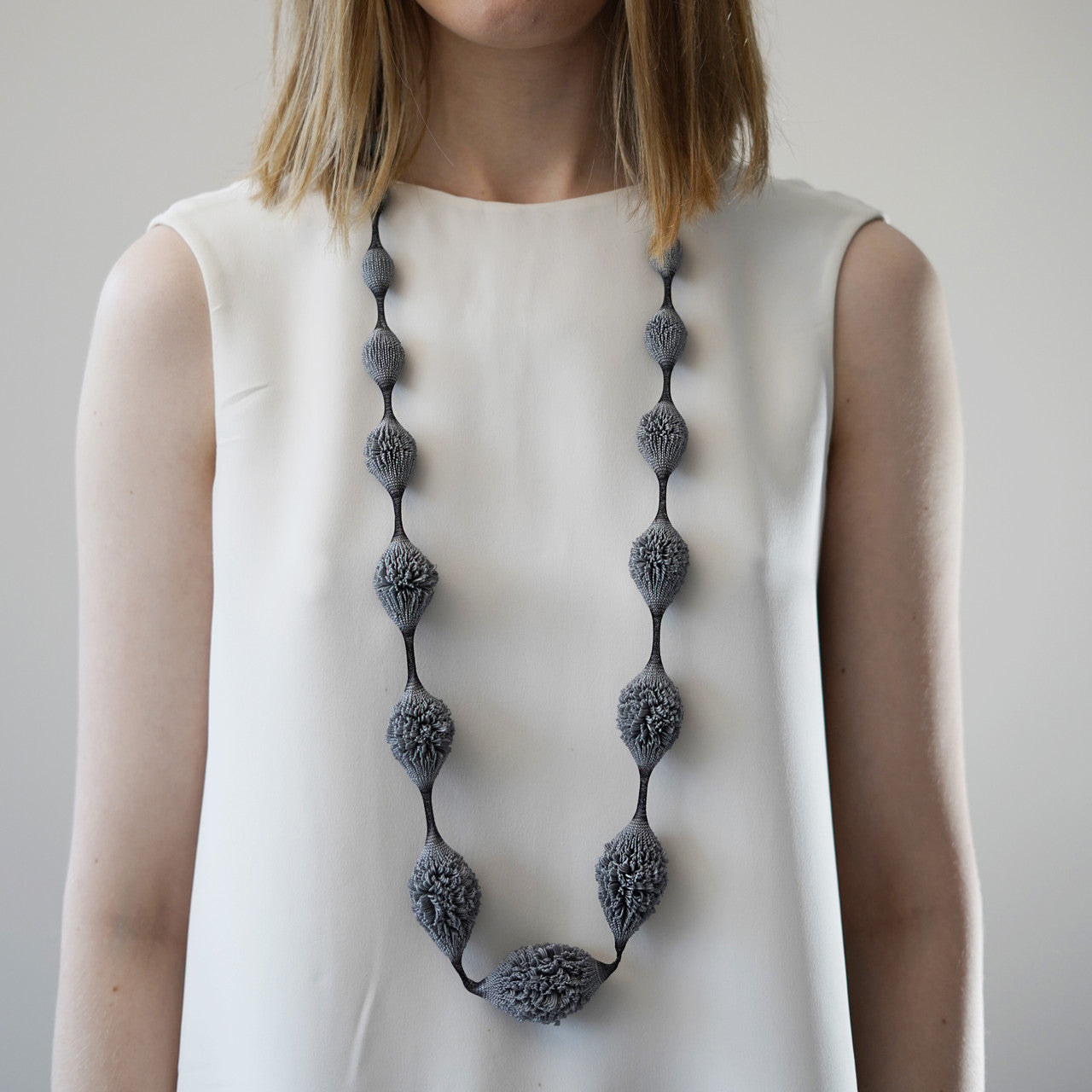 Tzuri_Gueta_handmade_jewellery_necklace_chunky_dark_grey_organic_styled_silicone_viscose_Paris_France