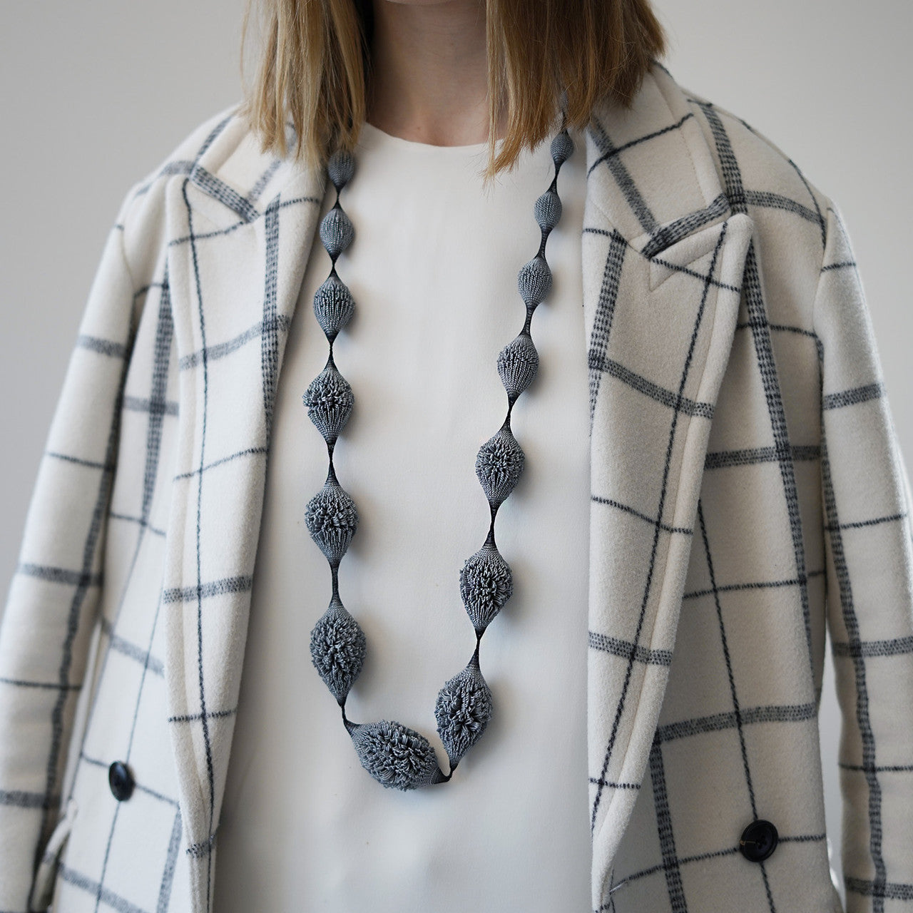 Tzuri_Gueta_handmade_jewellery_necklace_chunky_dark_grey_organic_styled_silicone_viscose_Paris_France